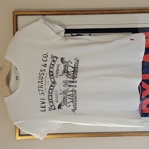 Classic Levi's Tee